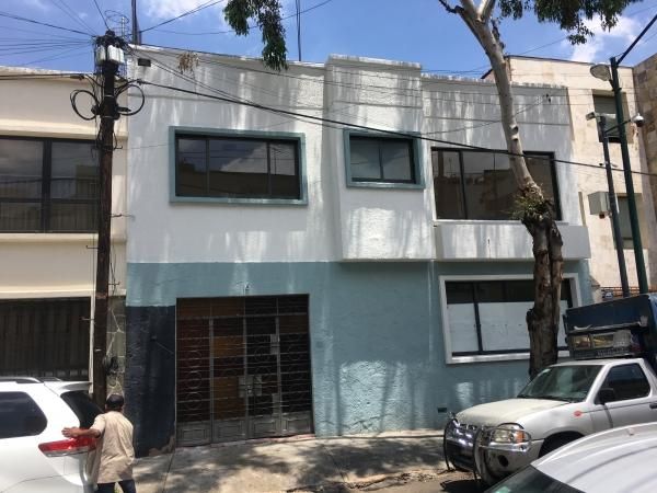 Casa En Venta Irrigacion,180 M2 Por Club Mundet