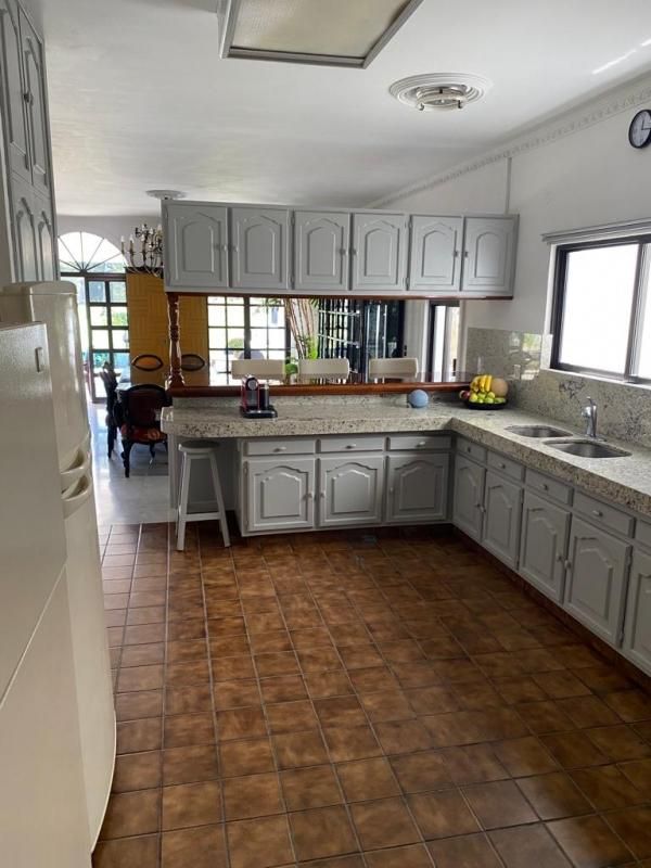 Casa En Venta, Colonia El Cid,  Mazatlán,  Muy Iluminada 