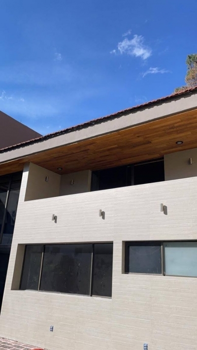 CASA REMODELADA EN BOSQUES
