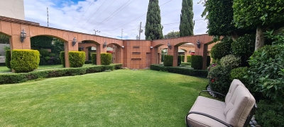 Casa en Renta en Cerrada sobre Av. De los Bosques
