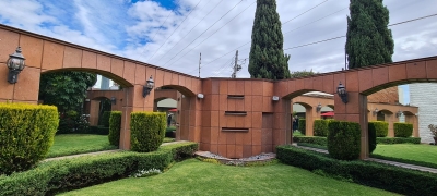 Casa en Renta en Cerrada sobre Av. De los Bosques