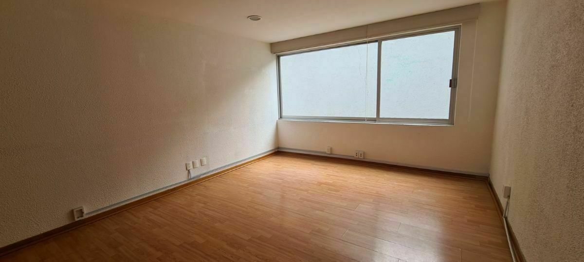 oficinas en renta a 2 cuadras de palmas