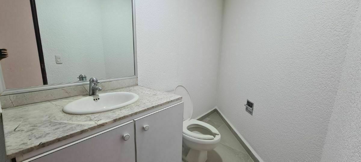oficinas en renta a 2 cuadras de palmas