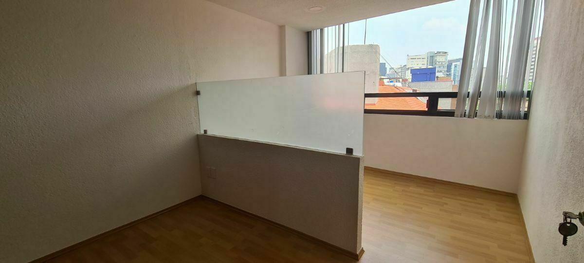 oficinas en renta a 2 cuadras de palmas