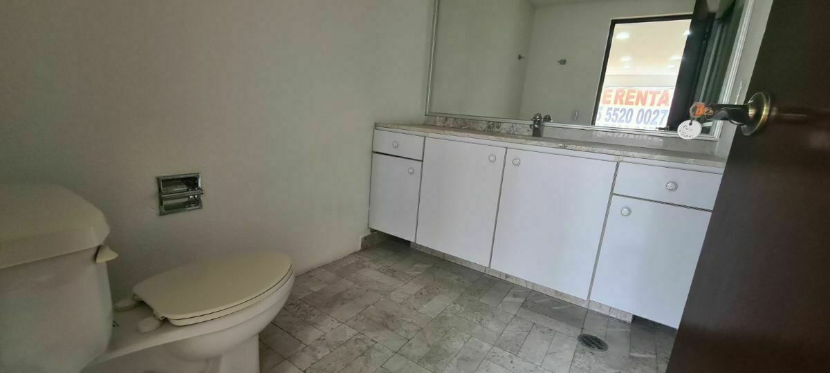 oficinas en renta a 2 cuadras de palmas