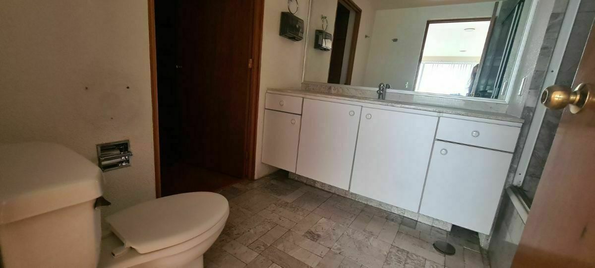 oficinas en renta a 2 cuadras de palmas