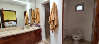 Casa con seguridad en renta en la Herradura
