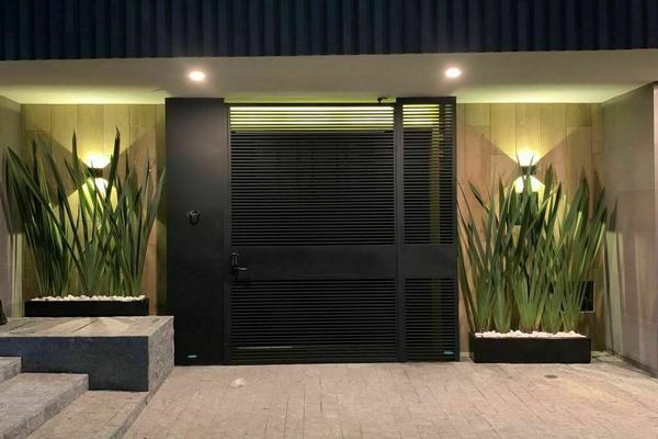 Casa amueblada en Venta en Hacienda de las Palmas, Interlomas