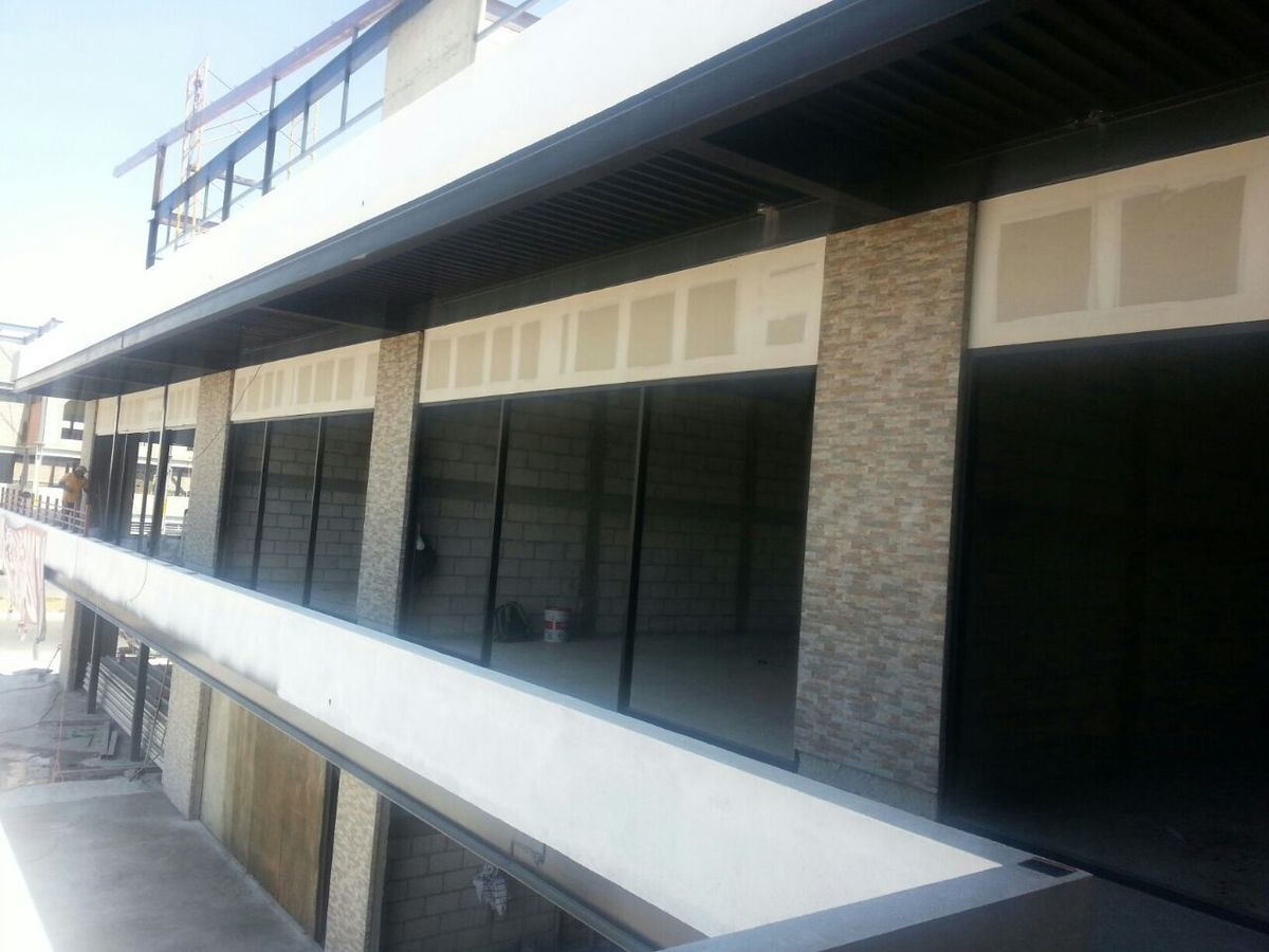 venta o renta/local/plaza santa lucia