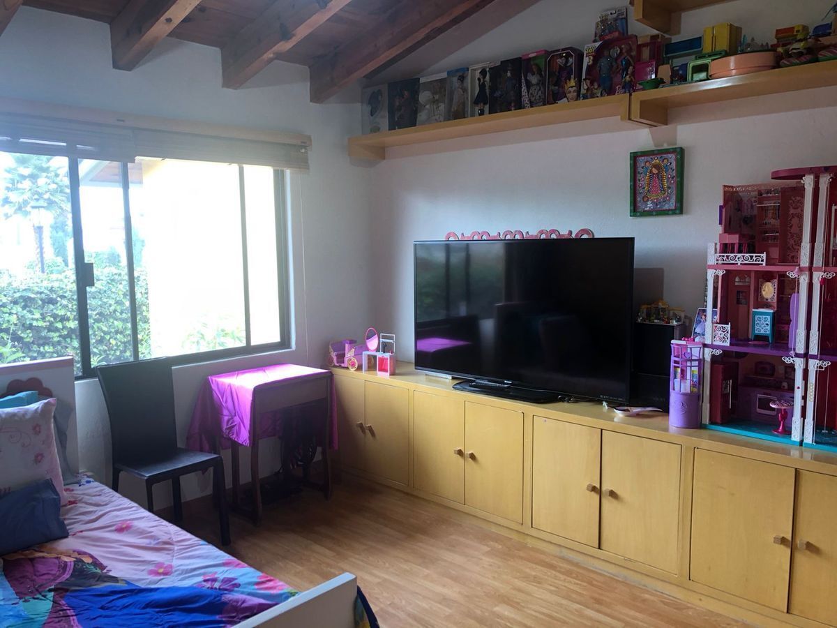 Casa en venta en un fraccionamiento super familiar en San Jerónimo.
