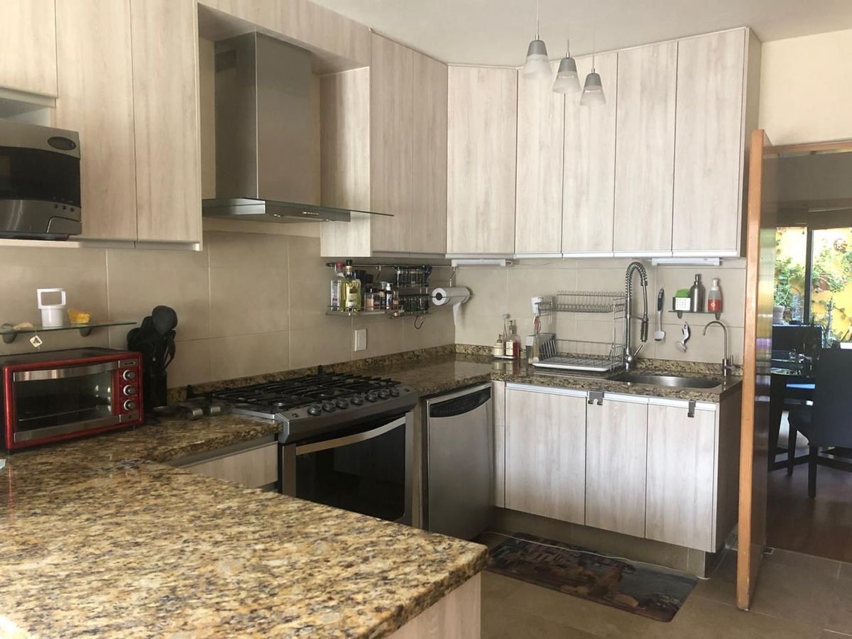 Casa en venta en un fraccionamiento super familiar en San Jerónimo.