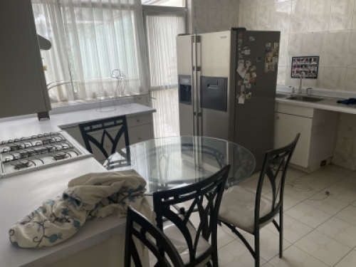 Casa En Calle Cerrada Con Zona Federal Lomas Reforma  Calle Cerrada Con Vigilancia
