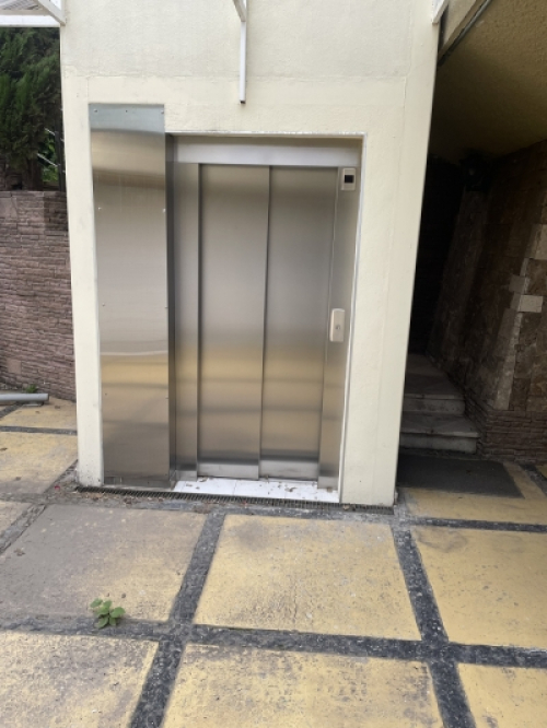 Casa En Calle Cerrada Con Zona Federal Lomas Reforma  Calle Cerrada Con Vigilancia