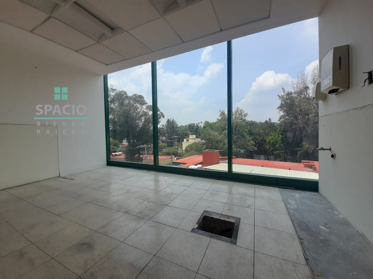 Renta Oficina en Avenida Palmas