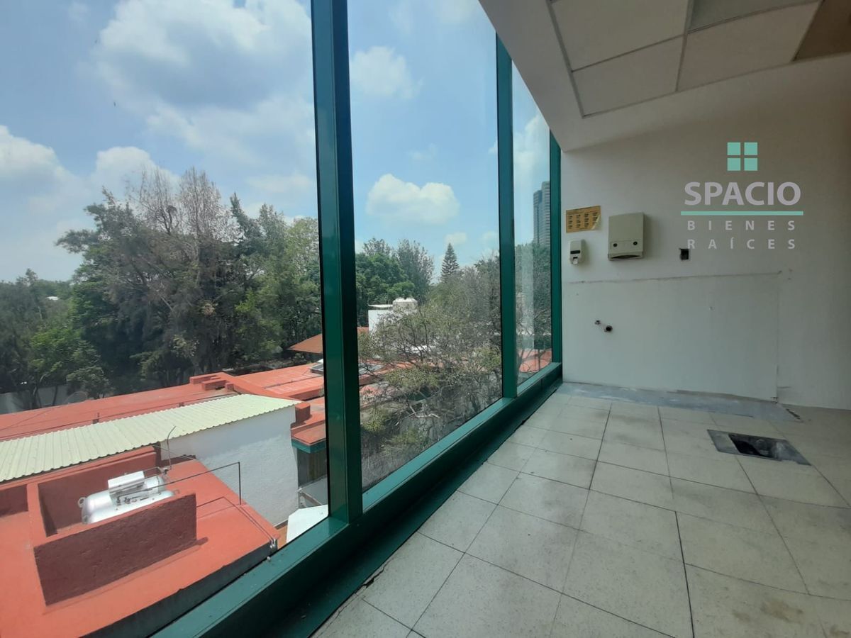 Renta Oficina en Avenida Palmas