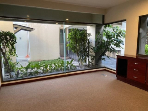 Casa con uso de suelo para oficinas a una cuadra de Palmas.