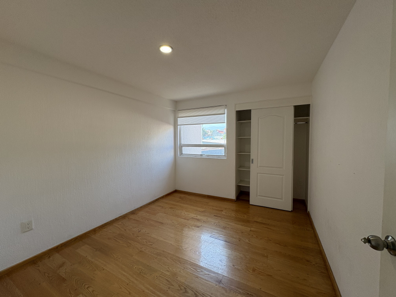 Renta Departamento 3 Recámaras Toriello Guerra