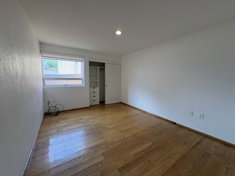 Renta Departamento 3 Recámaras Toriello Guerra