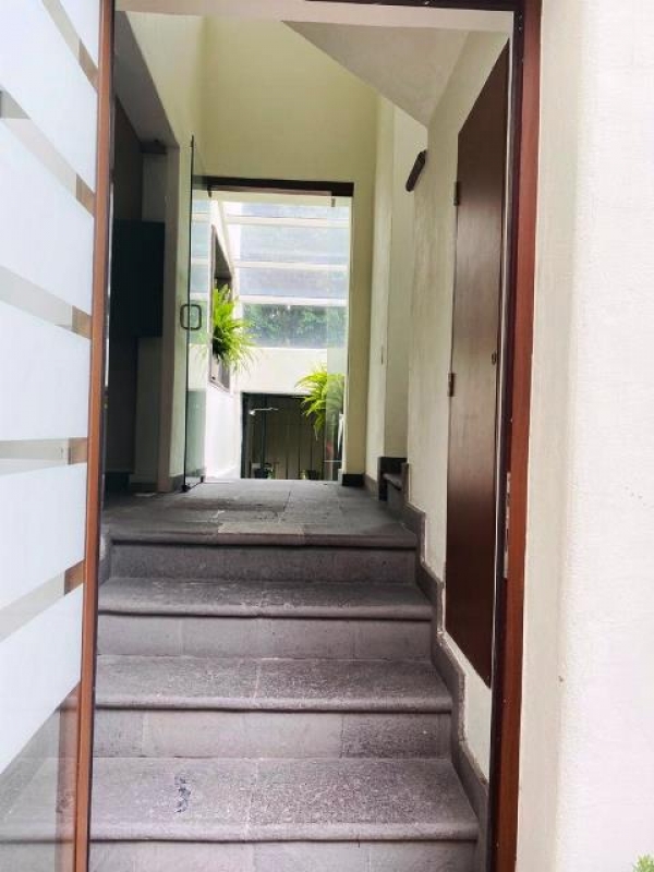 PRADO NORTE, Casa con Uso de Suelo Comercial y de Oficinas. Venta y Renta
