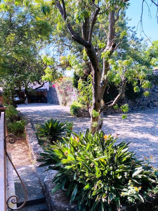 CASA QUETZAL, TEPOZTLÁN, Impresionante Casa Estilo Colonial Moderno.