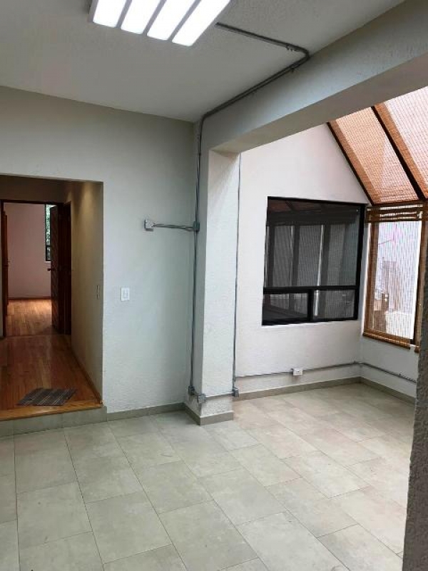 tuxpan, roma sur. oficina en renta. en 1er piso. excelente ubicación