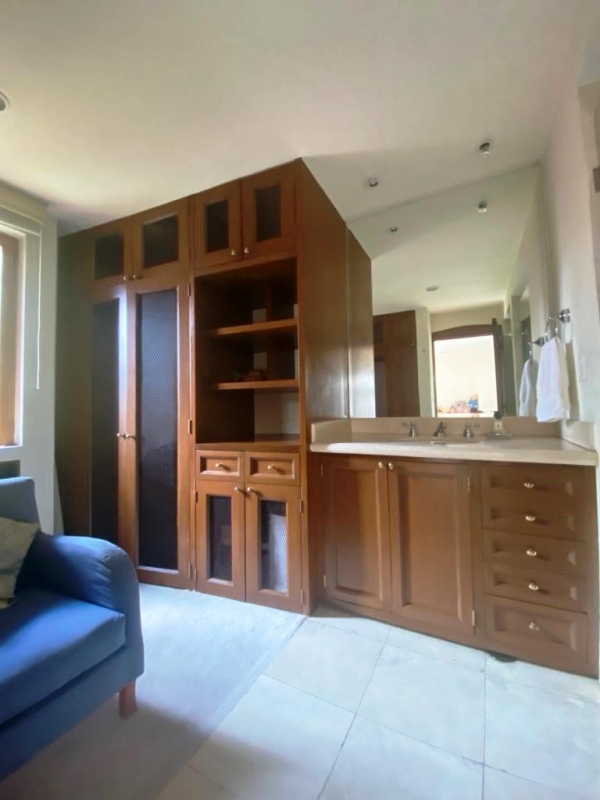 BOSQUE DE BUGAMBILIAS, Excelente Casa en Venta. Hermoso Jardín. Bien ubicada