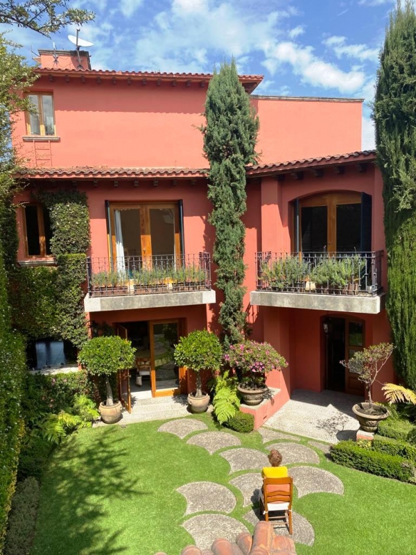BOSQUE DE BUGAMBILIAS, Excelente Casa en Venta. Hermoso Jardín. Bien ubicada