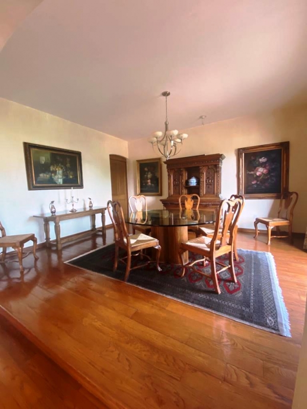 BOSQUE DE BUGAMBILIAS, Excelente Casa en Venta. Hermoso Jardín. Bien ubicada