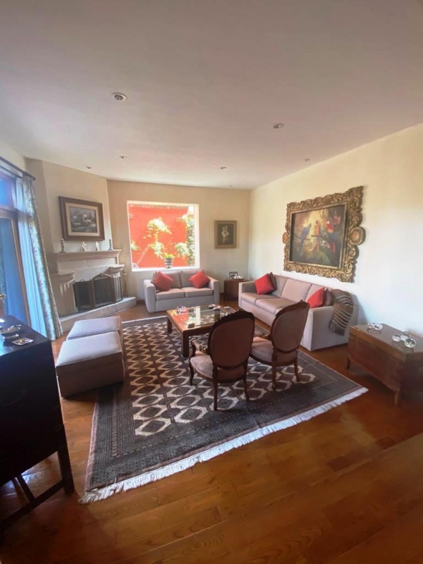BOSQUE DE BUGAMBILIAS, Excelente Casa en Venta. Hermoso Jardín. Bien ubicada