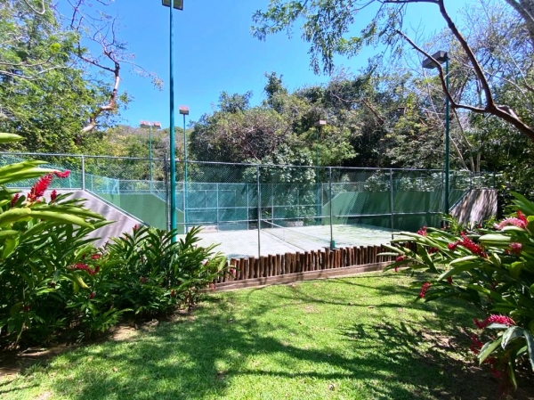 CONDOMINIO ARCANO, Terreno en Venta con seguridad, en Ixtapa Zihuatanejo. Lote 2