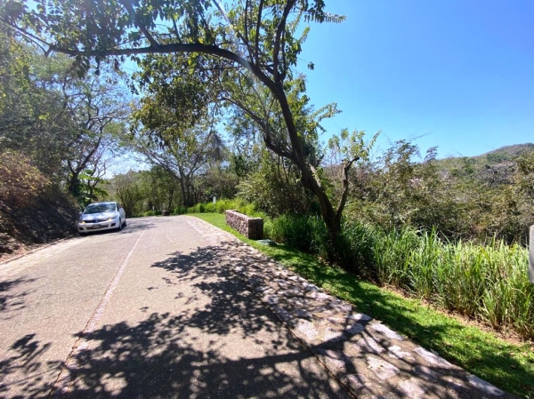 CONDOMINIO ARCANO, Terreno en Venta con seguridad, en Ixtapa Zihuatanejo. Lote 2