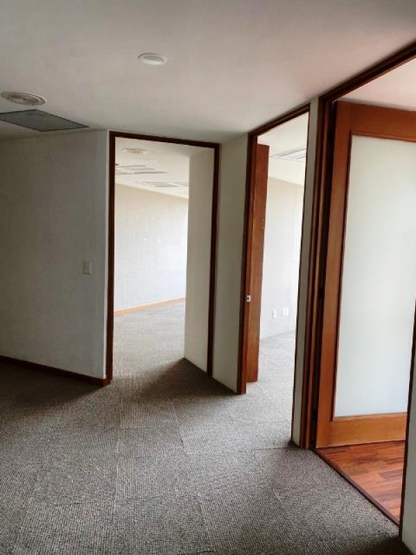 paseo de los laureles. 4 oficinas que se rentan juntas. uso comercial también