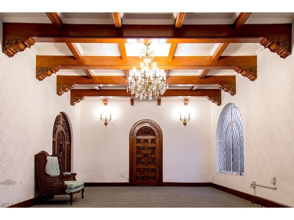 ESPECTACULAR CASA EN JULIO VERNE