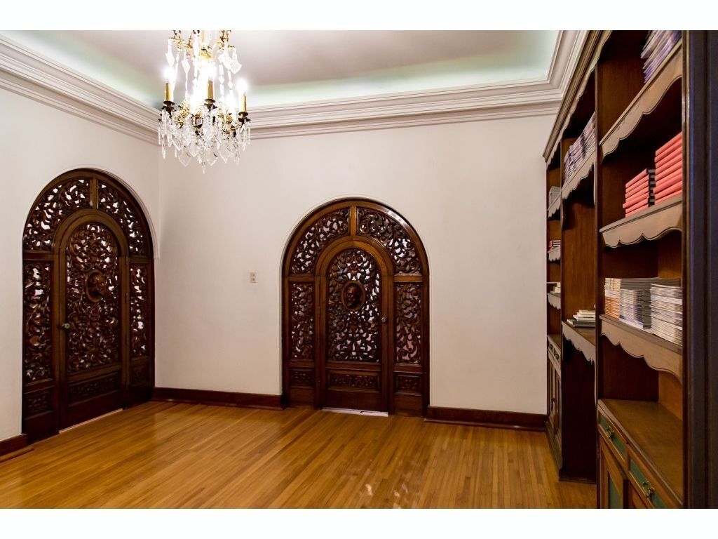 ESPECTACULAR CASA EN JULIO VERNE