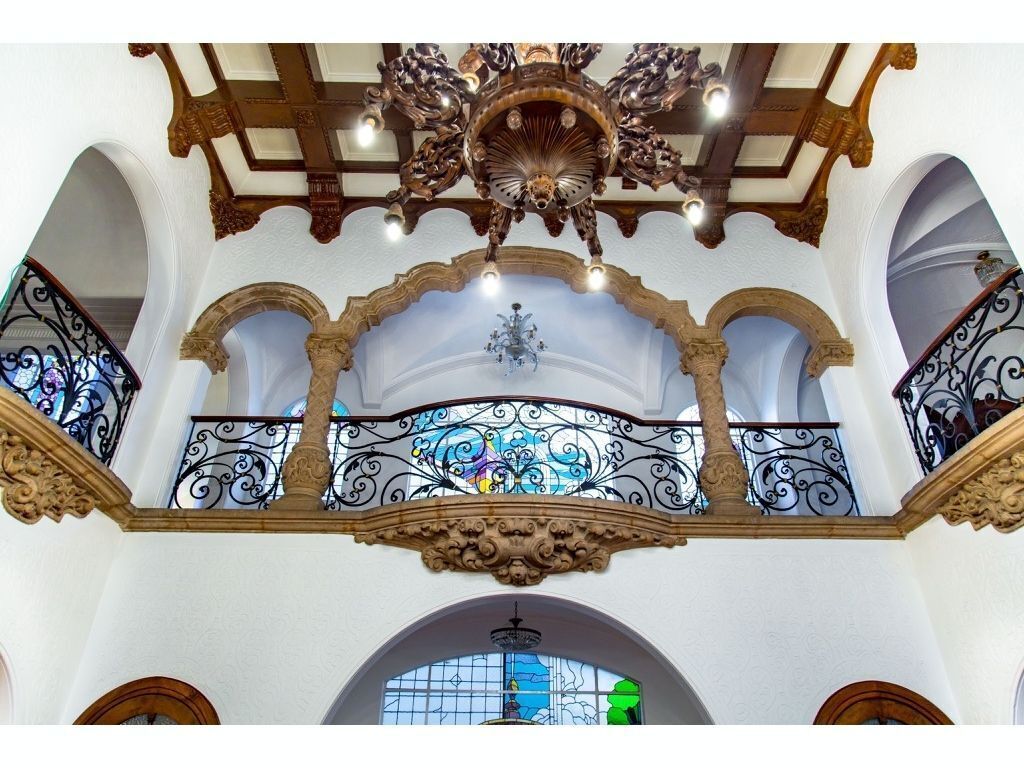 ESPECTACULAR CASA EN JULIO VERNE