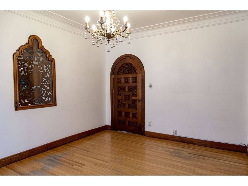 ESPECTACULAR CASA EN JULIO VERNE