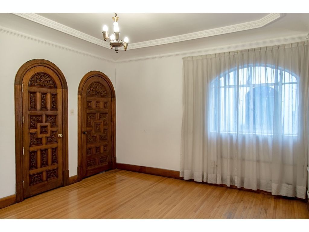 ESPECTACULAR CASA EN JULIO VERNE