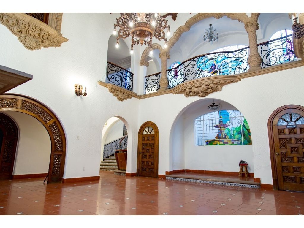 ESPECTACULAR CASA EN JULIO VERNE