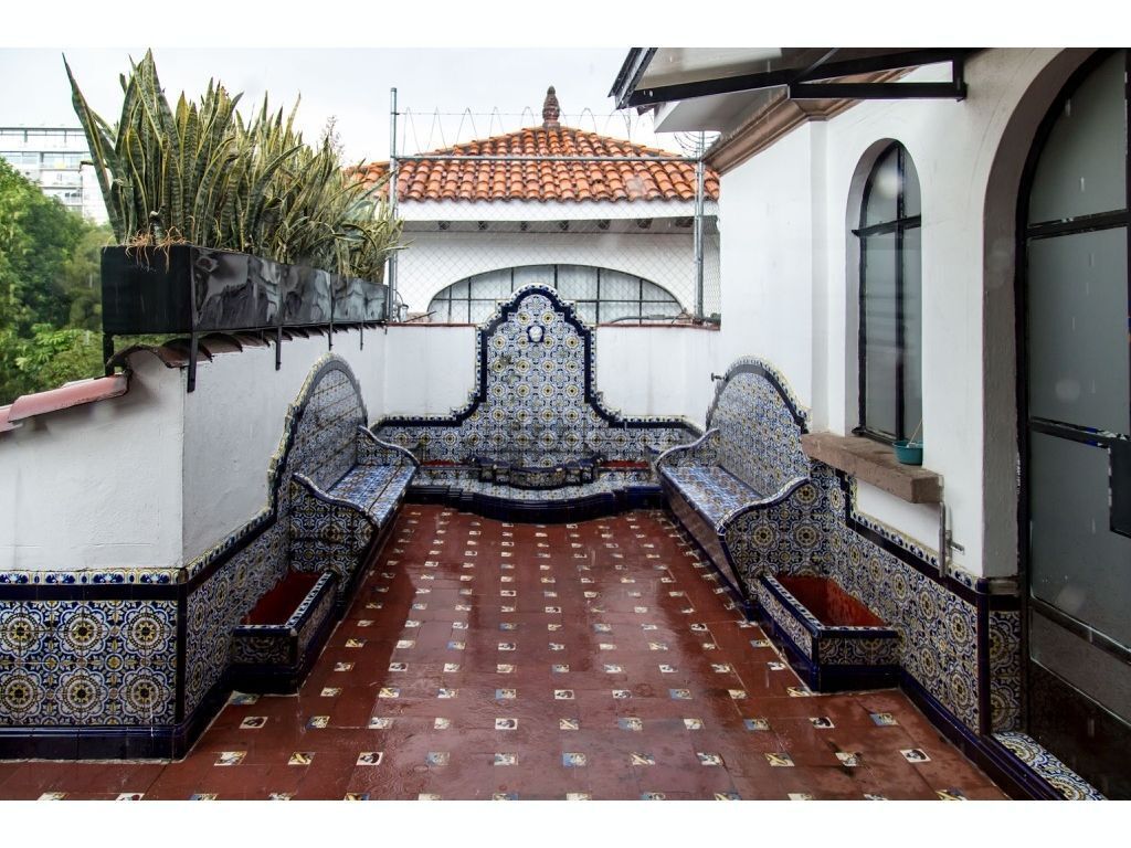 ESPECTACULAR CASA EN JULIO VERNE