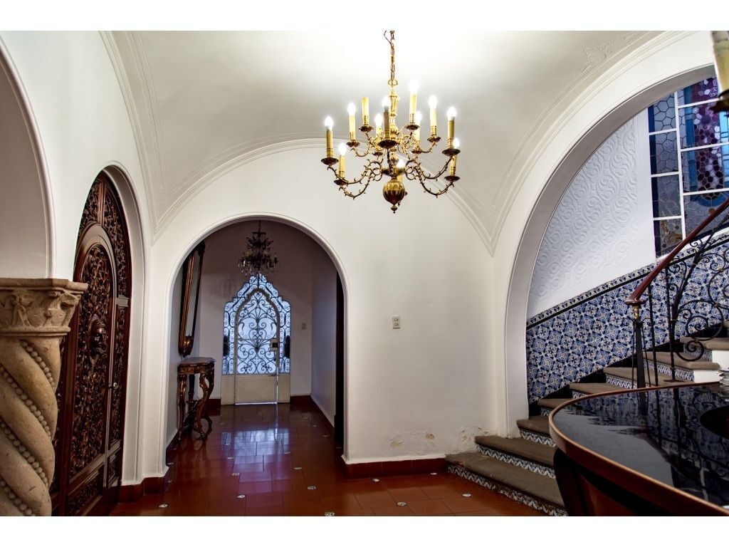 ESPECTACULAR CASA EN JULIO VERNE