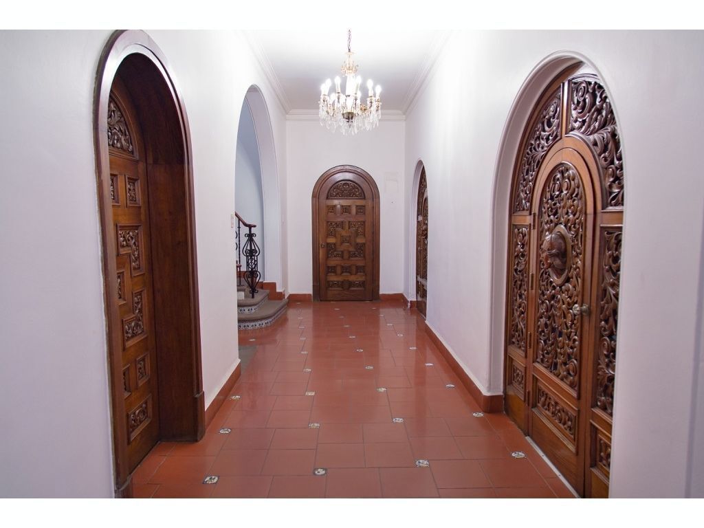 ESPECTACULAR CASA EN JULIO VERNE