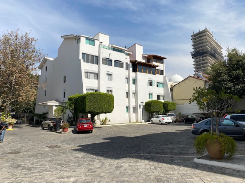 Departamento en Renta con Alberca y Seguridad 24/7 en Country Club, Guadalajara