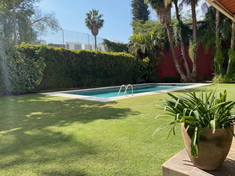 Departamento en Renta con Alberca y Seguridad 24/7 en Country Club, Guadalajara
