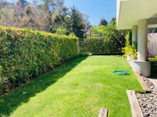 Casa En Venta Con Jardin En  Bosques De Las Lomas, Conjunto
