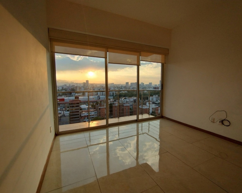 Venta Departamento En Grand Tower Del Valle, Piso 14 Vista Al Sur, 3 Recamaras 