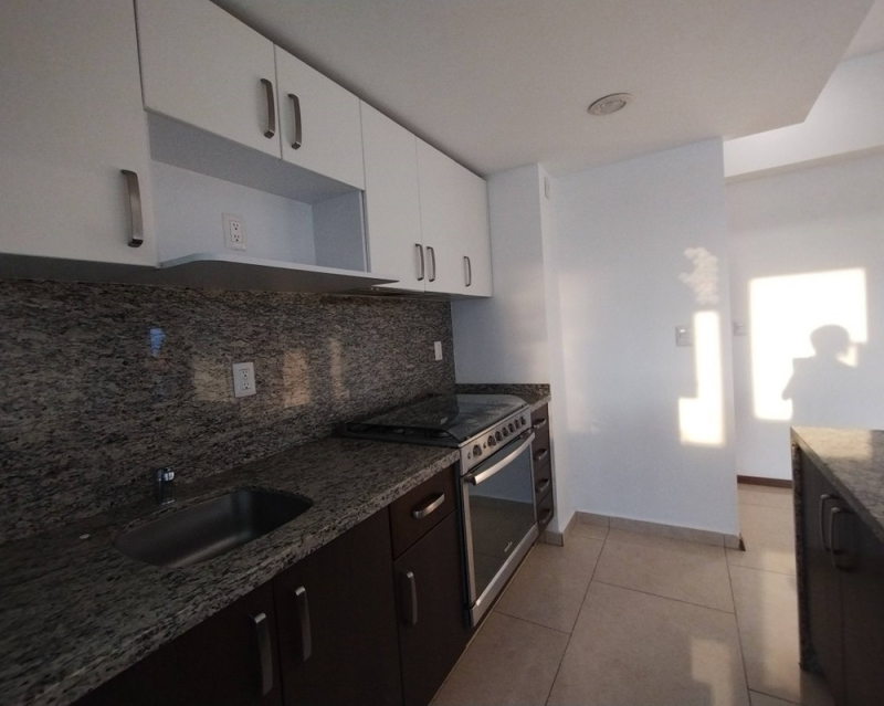 Venta Departamento En Grand Tower Del Valle, Piso 14 Vista Al Sur, 3 Recamaras 