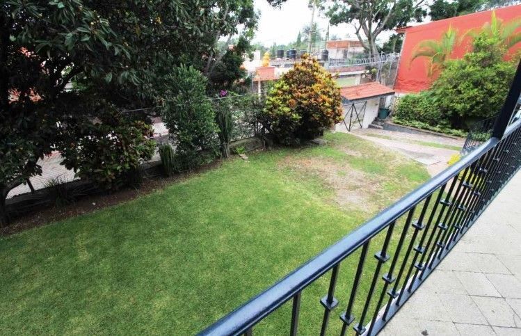 jacarandas y helechos, casa con uso de suelo comercial en venta.