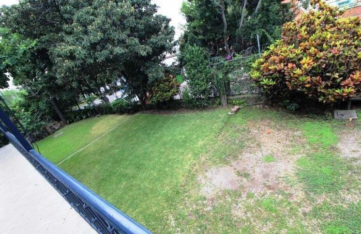 jacarandas y helechos, casa con uso de suelo comercial en venta.