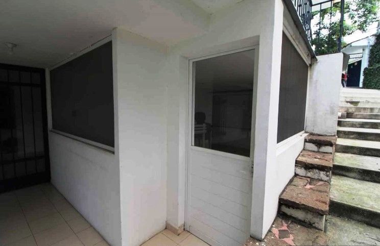 jacarandas y helechos, casa con uso de suelo comercial en venta.
