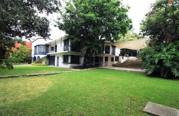 jacarandas y helechos, casa con uso de suelo comercial en venta.